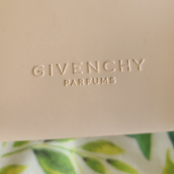 Givenchy Parfum beige zipper closure cosmetic Neutral Pouch - Picture 4 of 6